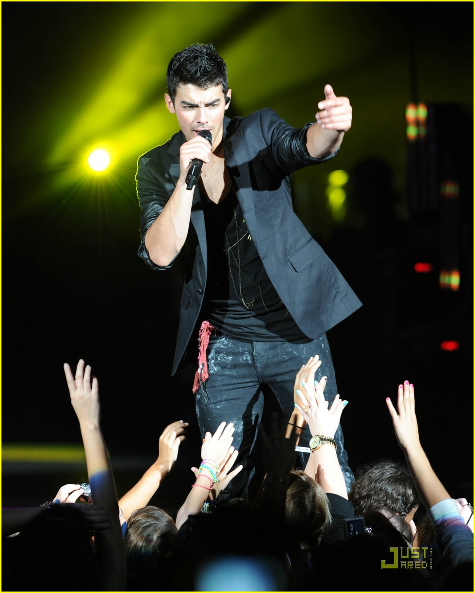 Jonas Brothers Play Up West Palm Beach Photo 384673 Photo Gallery