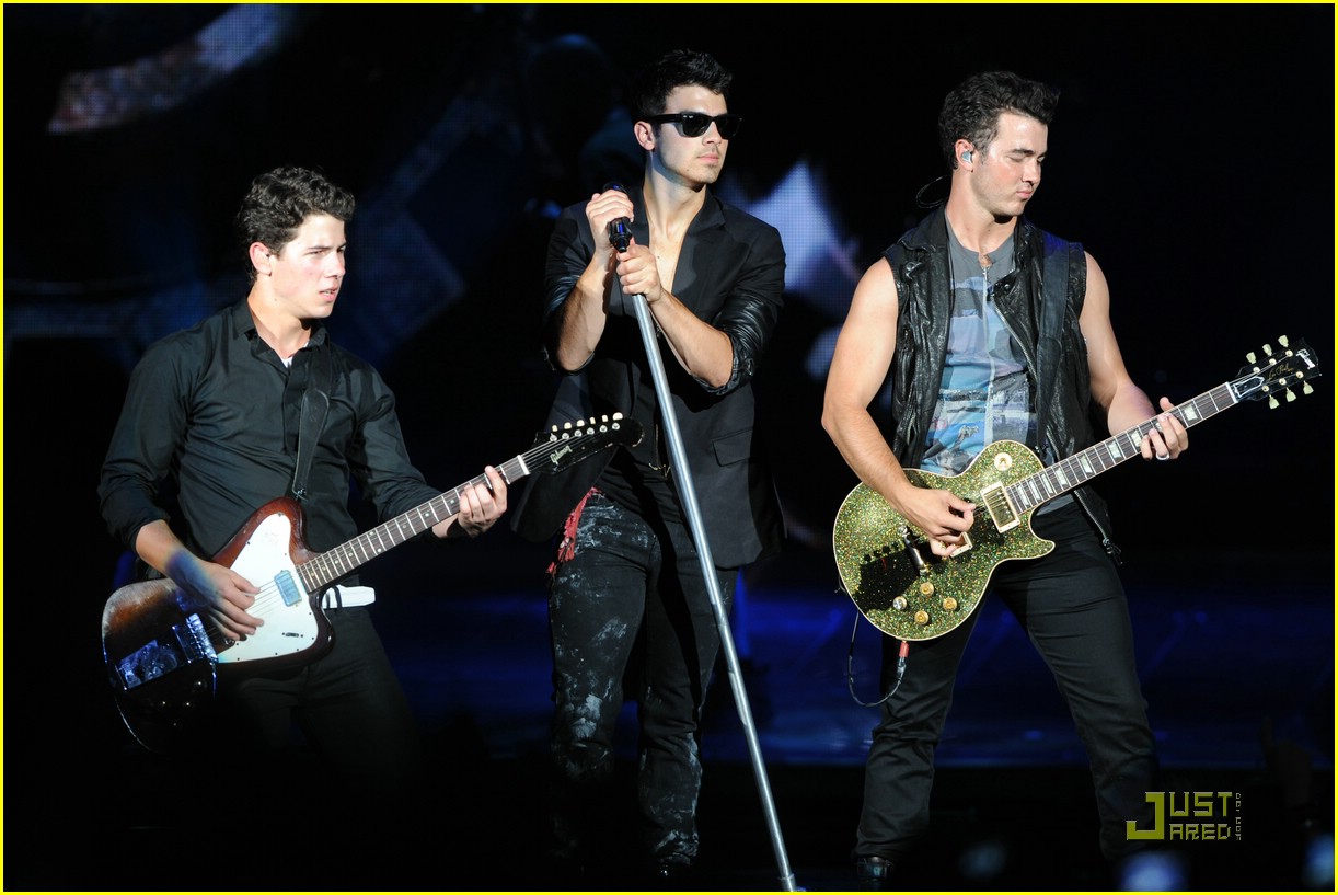 Jonas Brothers Play Up West Palm Beach Photo 384674 Photo Gallery