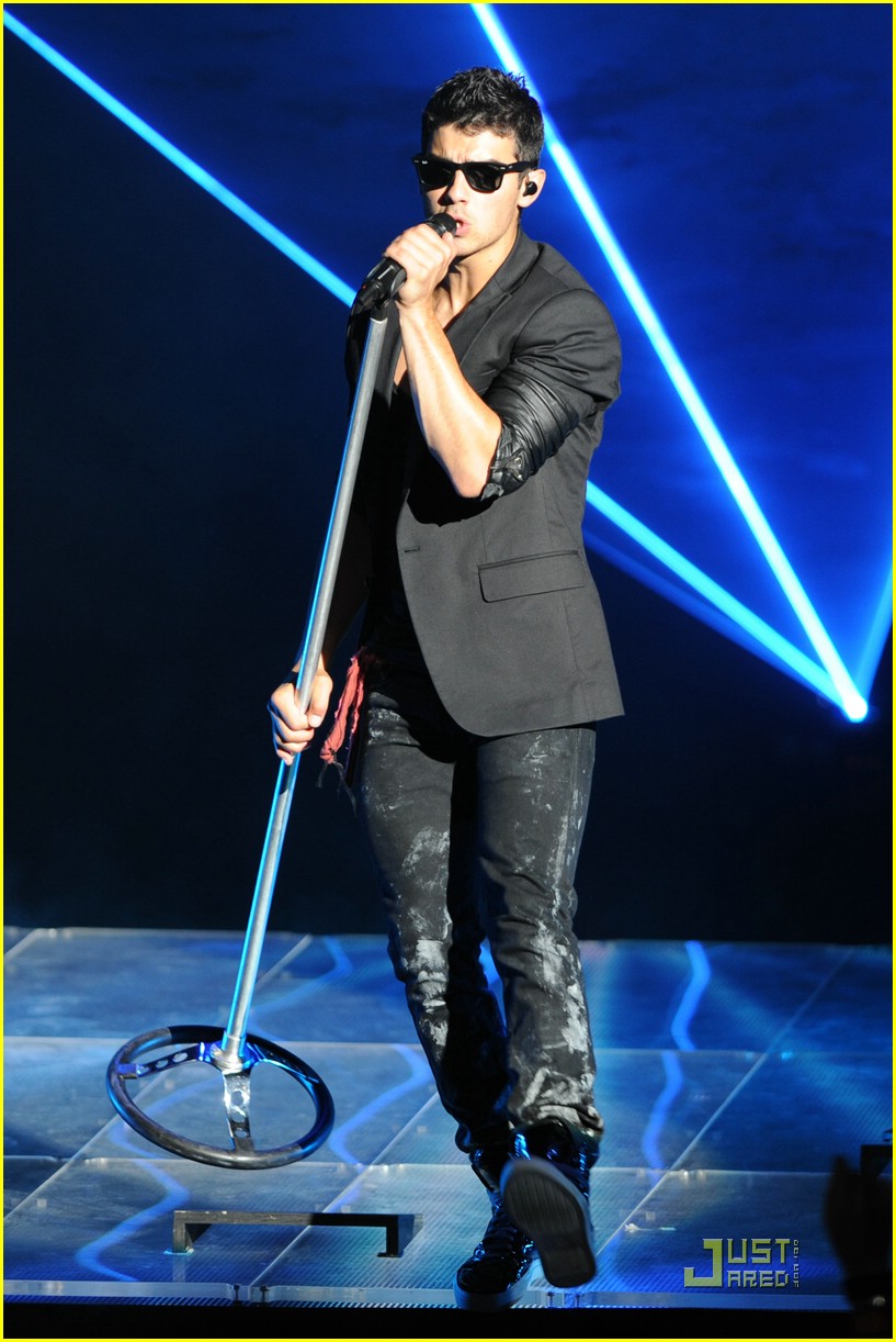 Jonas Brothers Play Up West Palm Beach Photo 384677 Photo Gallery