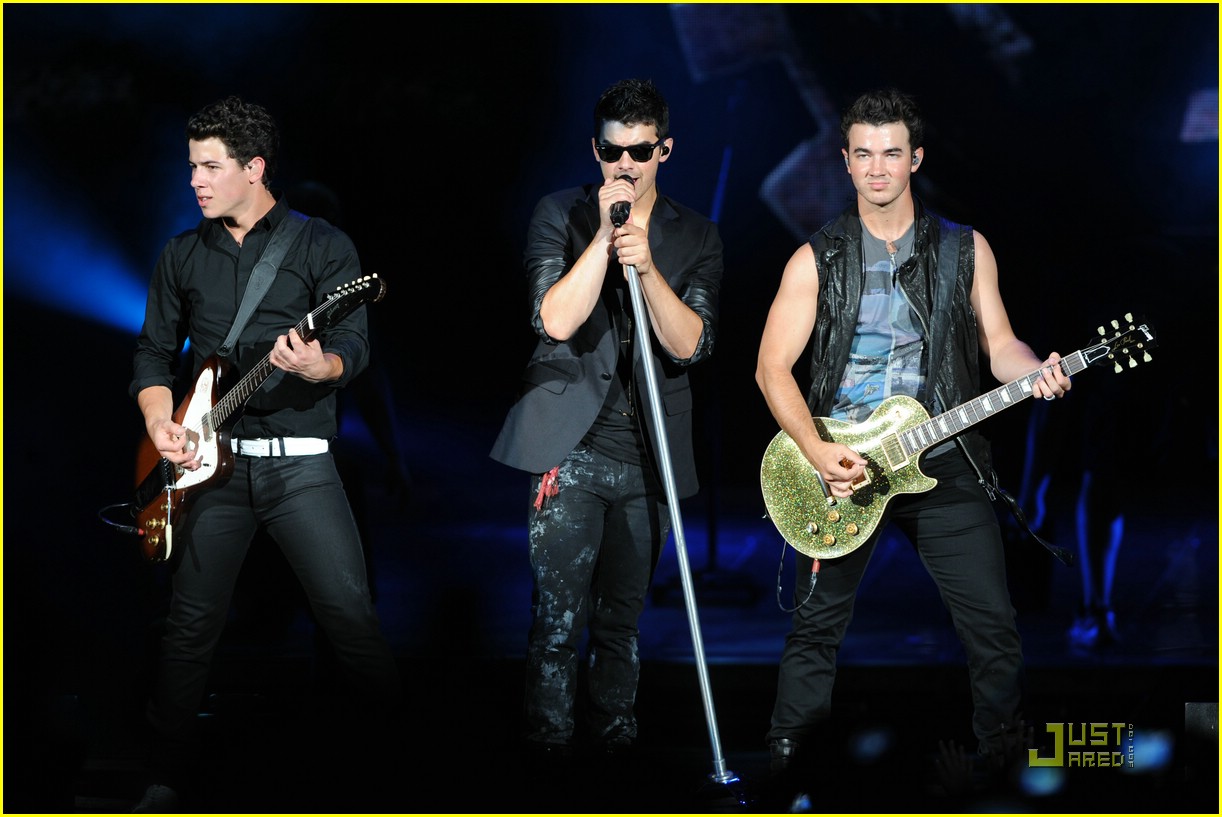 Jonas Brothers Play Up West Palm Beach Photo 384678 Photo Gallery