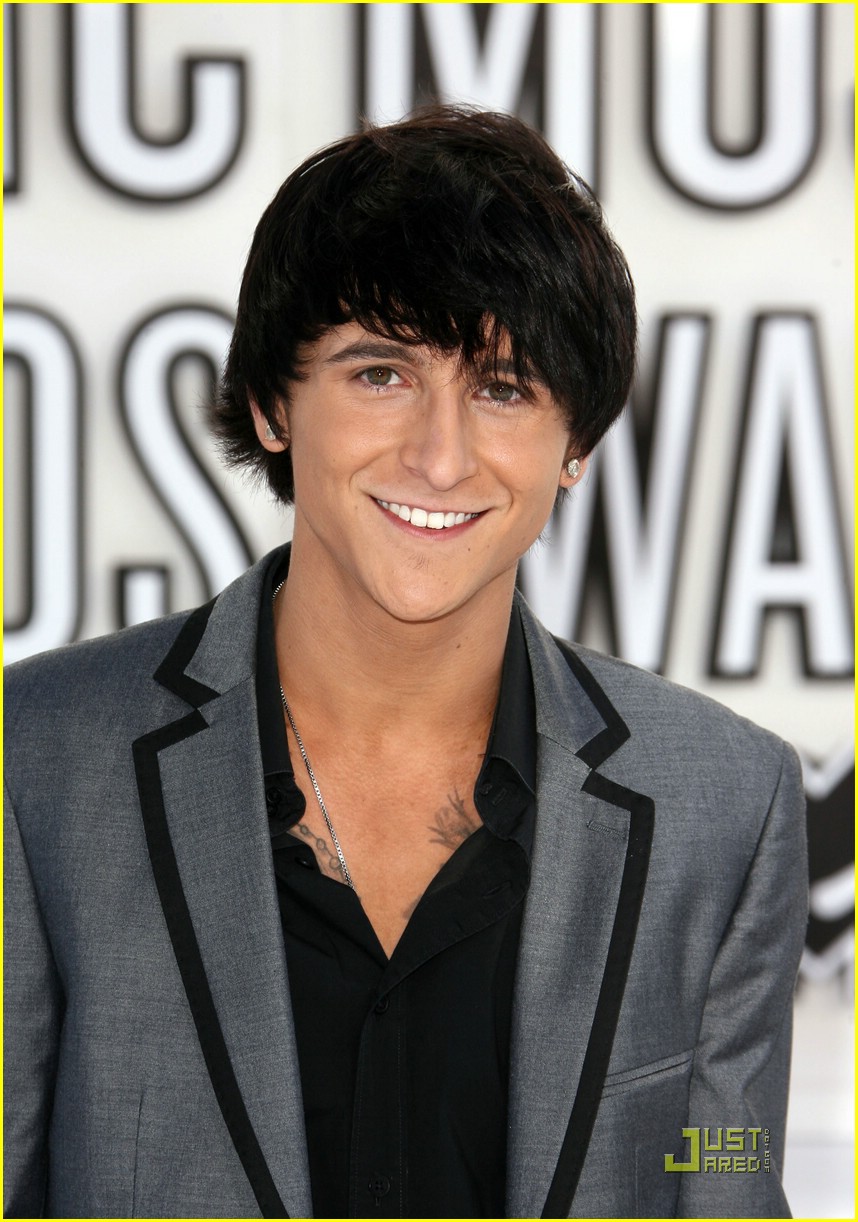 Mitchel Musso Guess Who Is Playing Jeremy S Mom Photo 385425 2010 Mtv Vmas Mitchel Musso Pictures Just Jared Jr