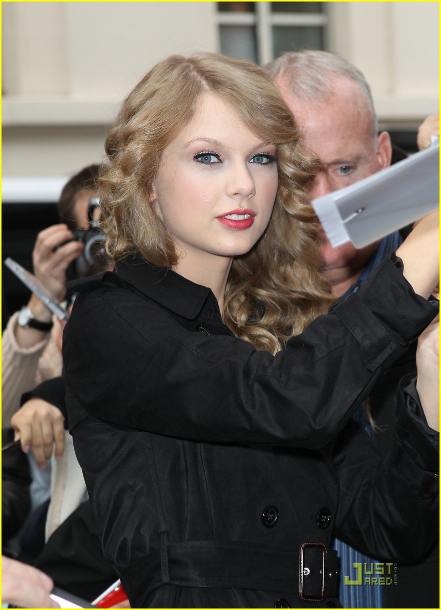 Taylor Swift: Fouquets in France! | Photo 387616 - Photo Gallery | Just ...