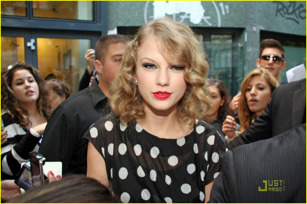 Taylor Swift is PolkaDot Pretty Photo 387480 Photo Gallery Just