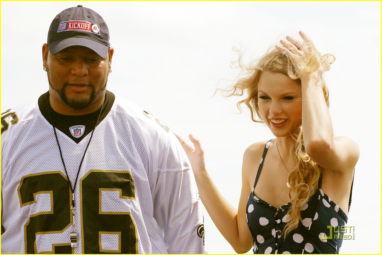 Taylor Swift: New Orleans Saints Smiley: Photo 384714, Taylor Swift  Pictures