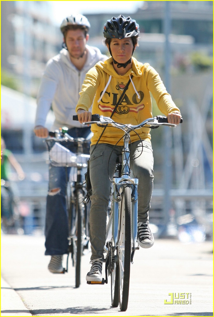 Full Sized Photo of ashley tisdale bike ride 07 | Ashley Tisdale: Ciao