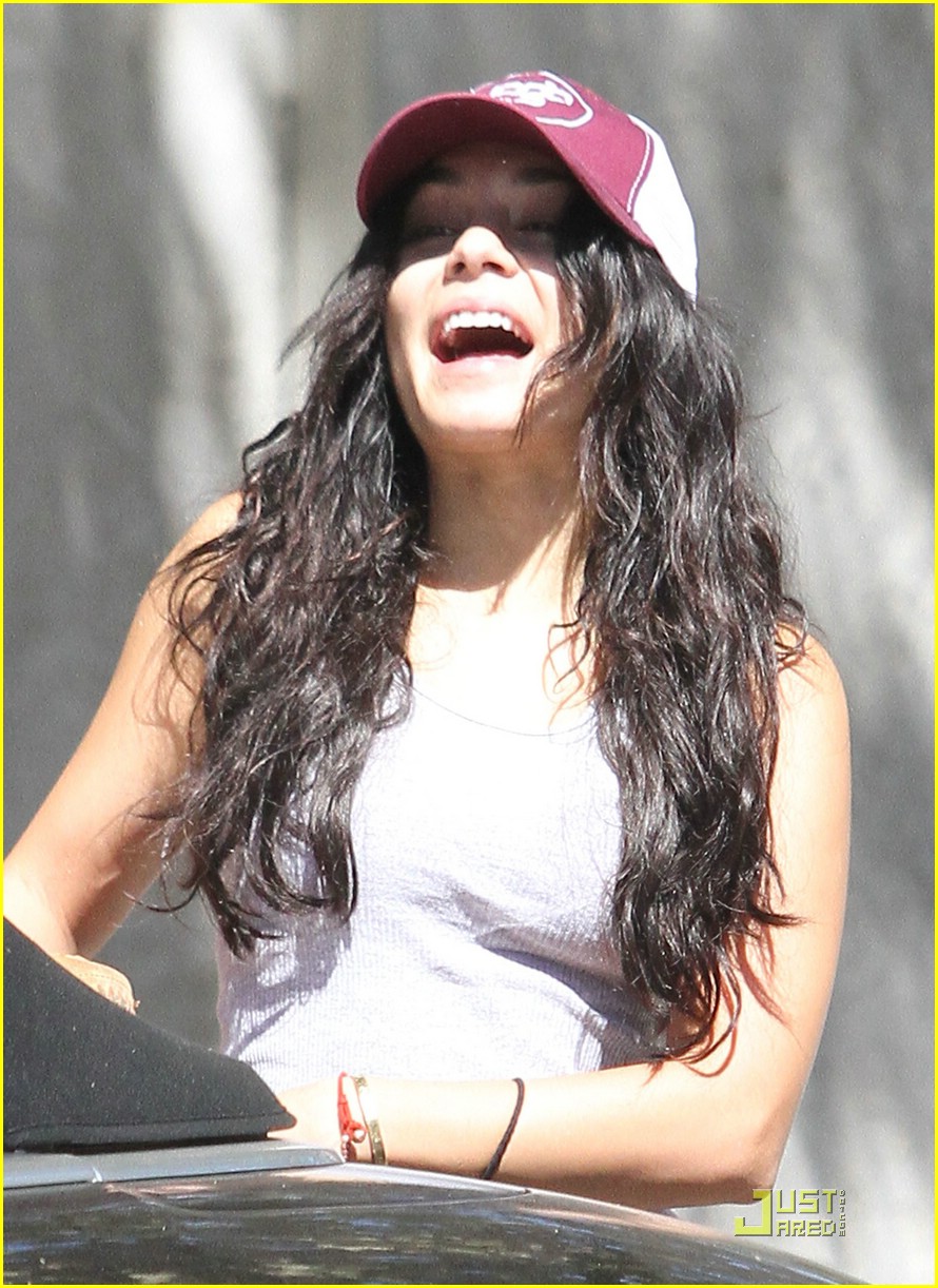 Full Sized Photo of vanessa hudgens yoga class 13 | Vanessa Hudgens is