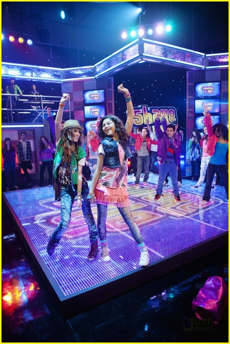 Bella Thorne: 'Shake It Up!' Premieres November 7! | Photo 388850