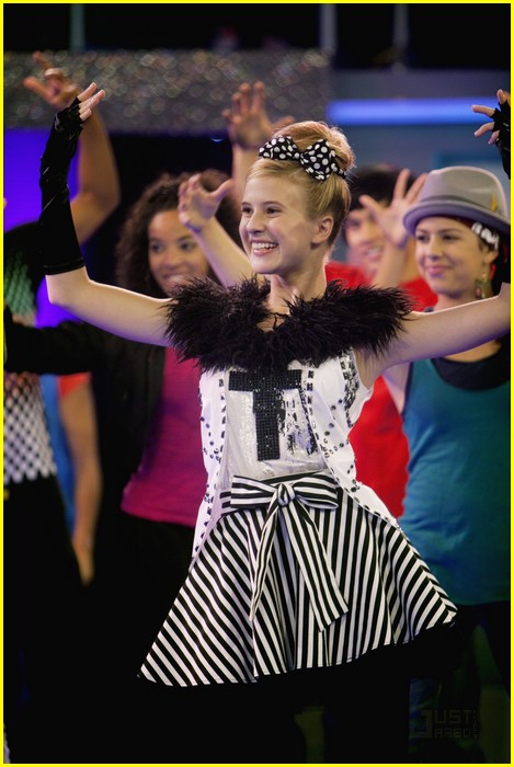 Bella Thorne: 'Shake It Up!' Premieres November 7! | Photo 388852