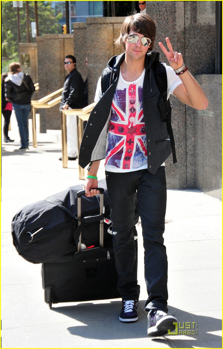 Full Sized Photo of big time rush hotel 02 | Big Time Rush: Boston ...