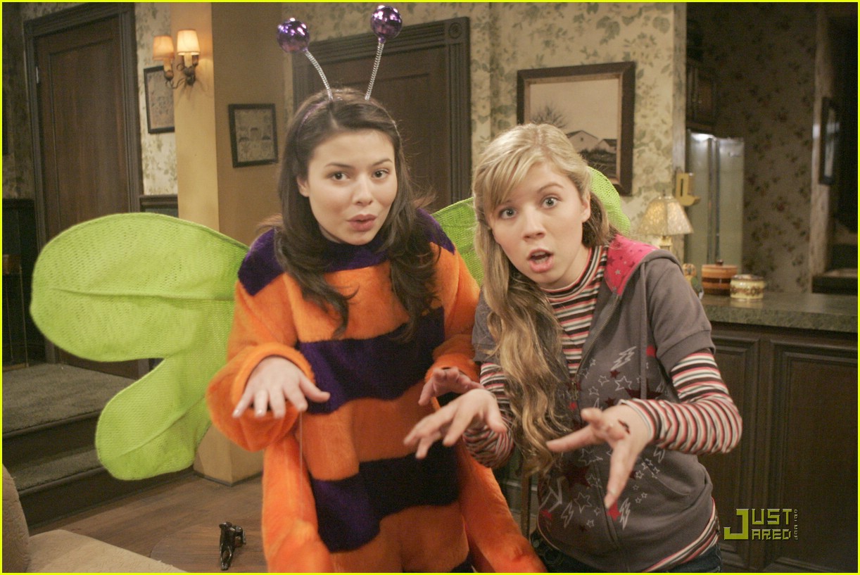 Full Sized Photo Of Icarly Scream Halloween Miranda Cosgrove Screams For Halloween Just