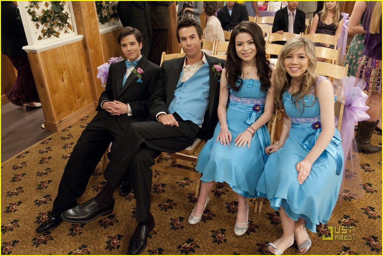 miranda-cosgrove-sings-shakespeare-on-icarly-photo-389168-photo