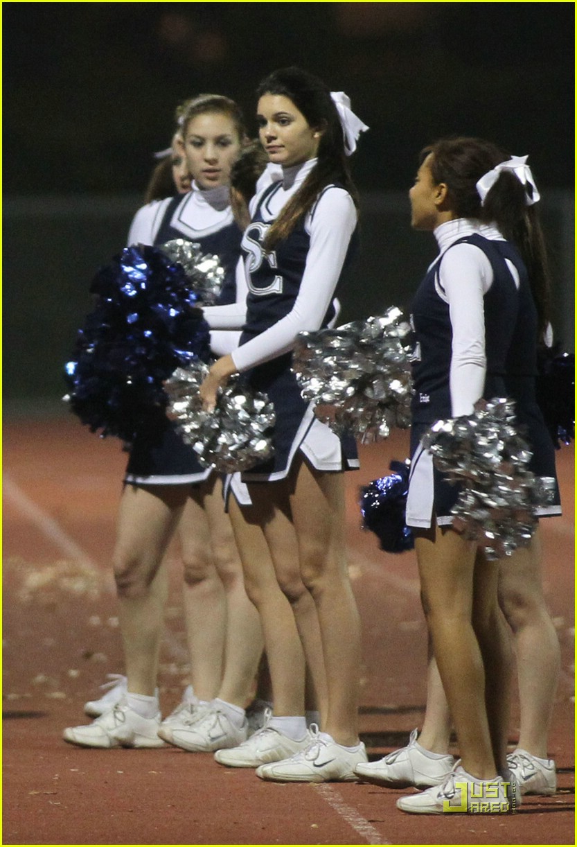 Kendall Jenner: Pom Poms Pretty in Pasadena | Photo 390509 - Photo