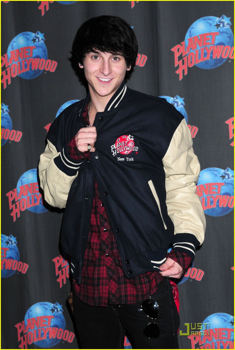 Mitchel Musso Gets Injured at Concert | Photo 390066 - Photo Gallery