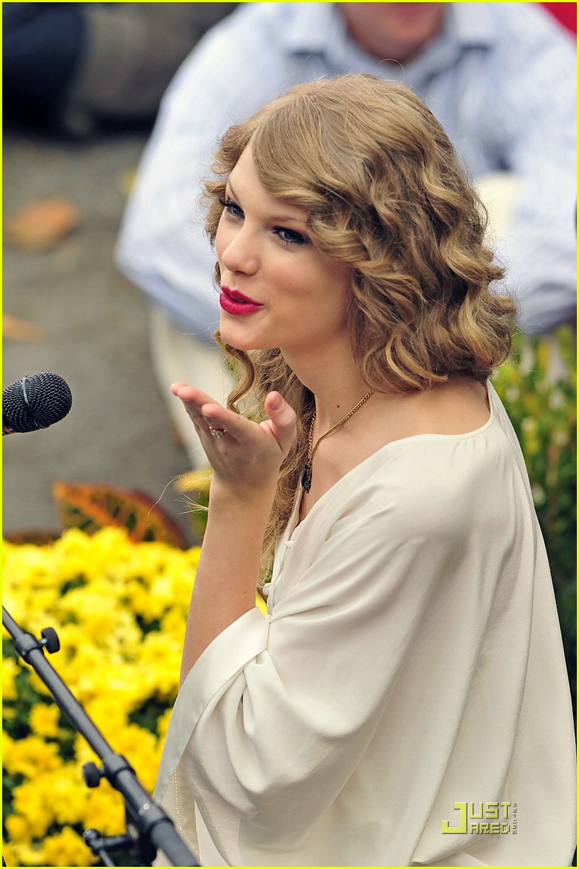 Full Sized Photo of taylor swift central park 09 | Taylor Swift