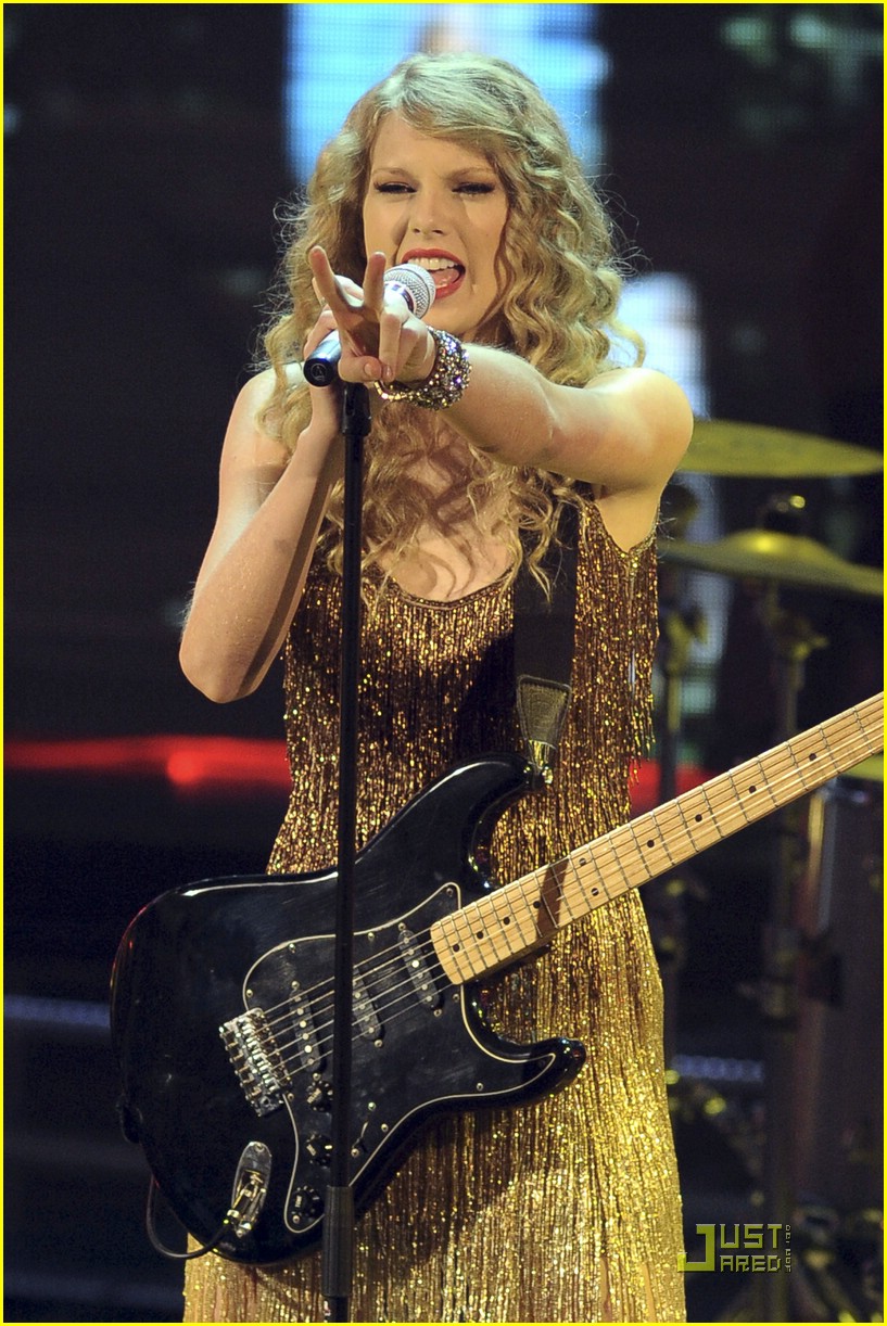 Taylor Swift X Factor Italy is "Mine" Photo 388725 Photo Gallery