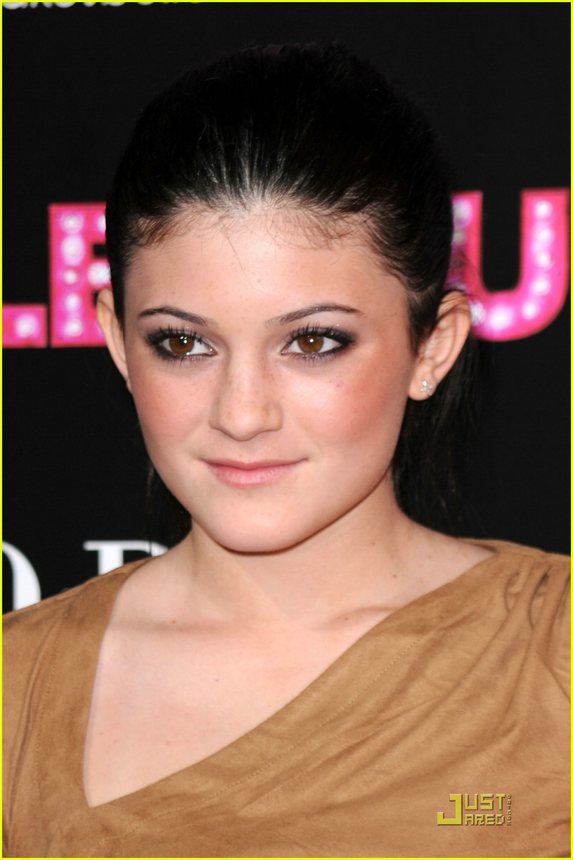 Kylie & Kendall Jenner Premiere 'Burlesque' | Photo 394307 - Photo