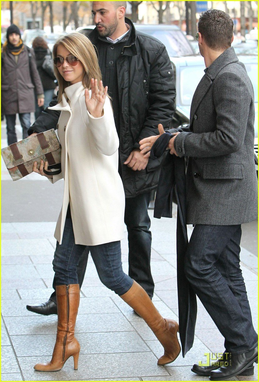 Full Sized Photo of julianne hough paris shopping 09 | Julianne Hough