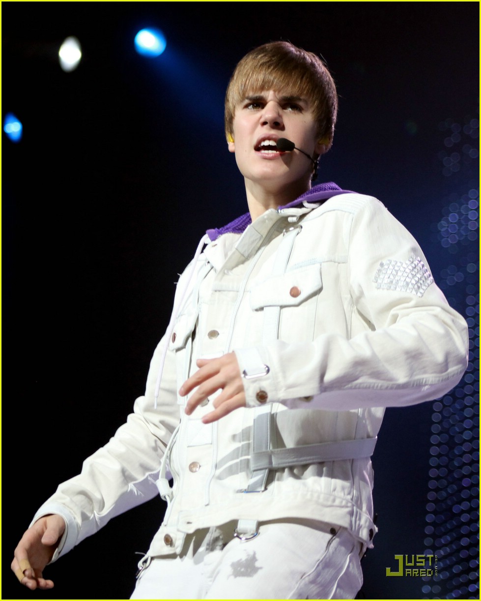 Justin Bieber: Cake in Canada! | Photo 395154 - Photo Gallery | Just