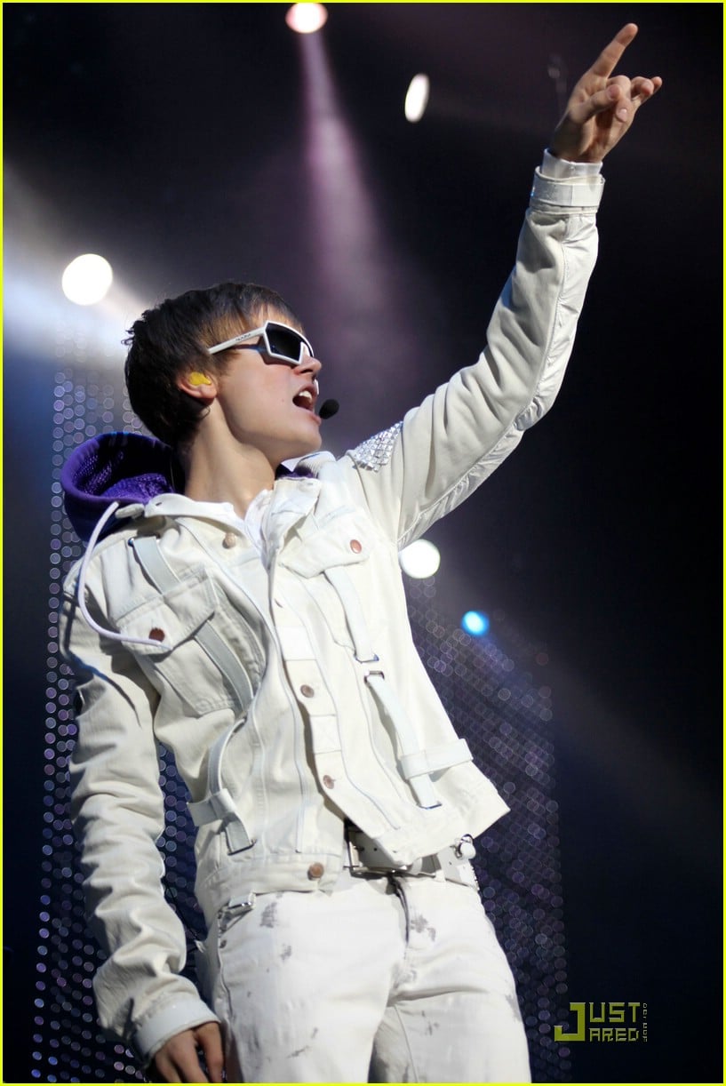 Justin Bieber: Cake in Canada! | Photo 395157 - Photo Gallery | Just
