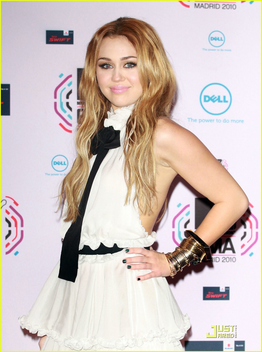 Miley Cyrus: 'Angels and Demons' For MTV EMAs | Photo 392947 - Photo ...