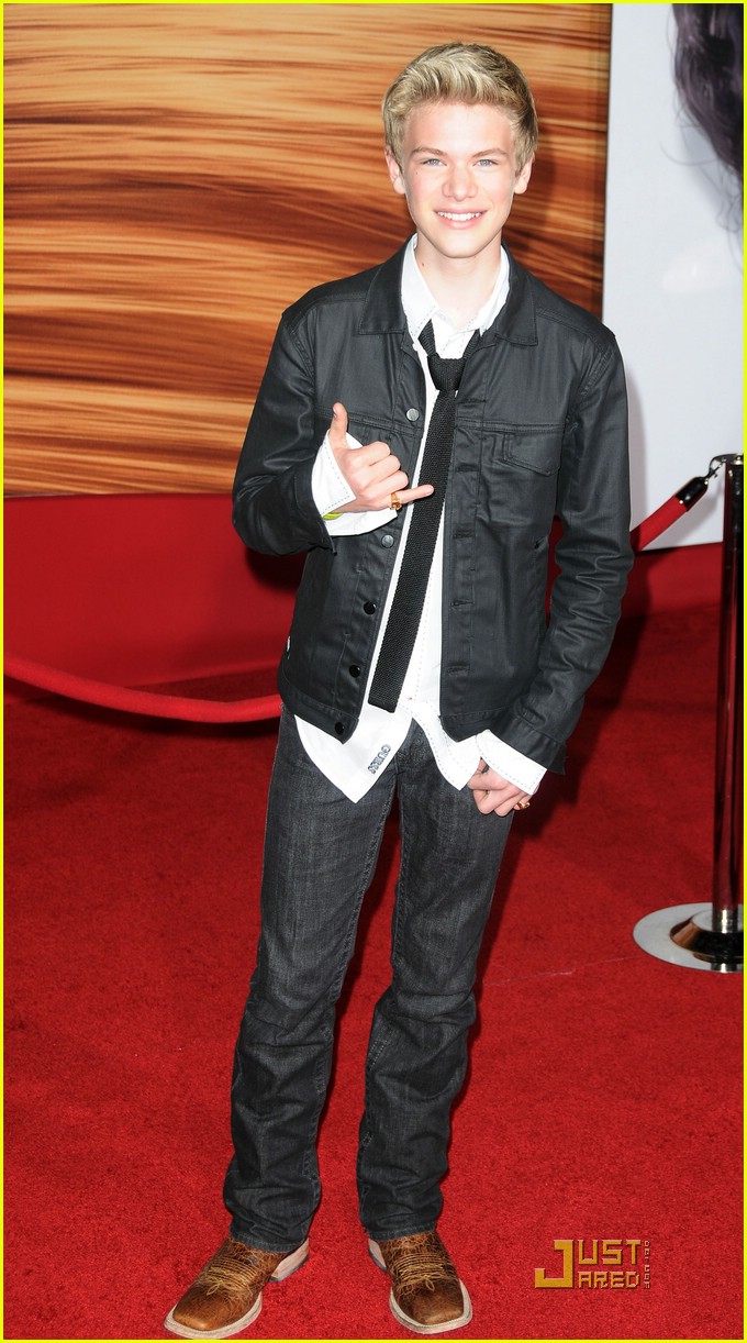 zendaya bella thorne tangled 17