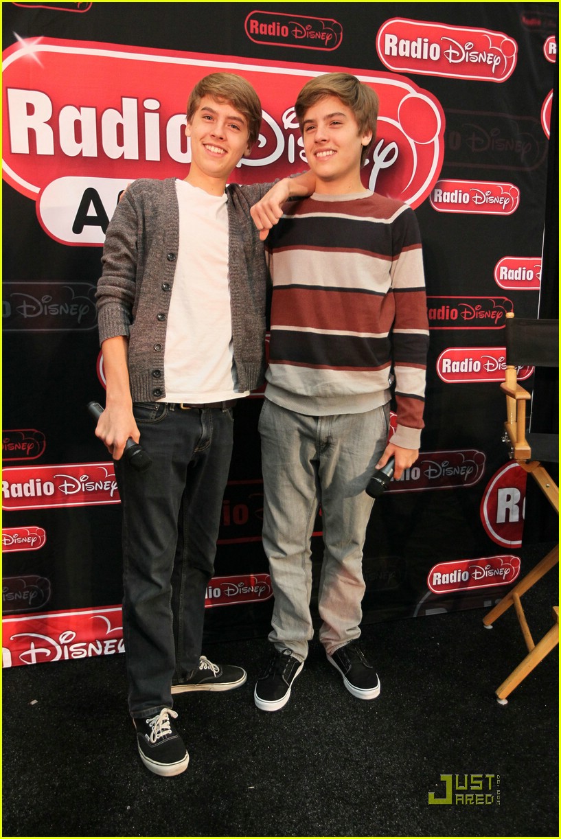 Dylan & Cole Sprouse Make Some Milkshakes Photo 393877 Photo
