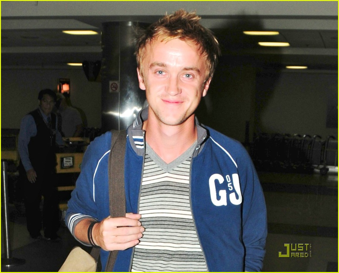 Сын тома фелтона. Том фелтон. Том фелтон драко малфой. Сын тома фелтона 2020. Том фелтон сын.