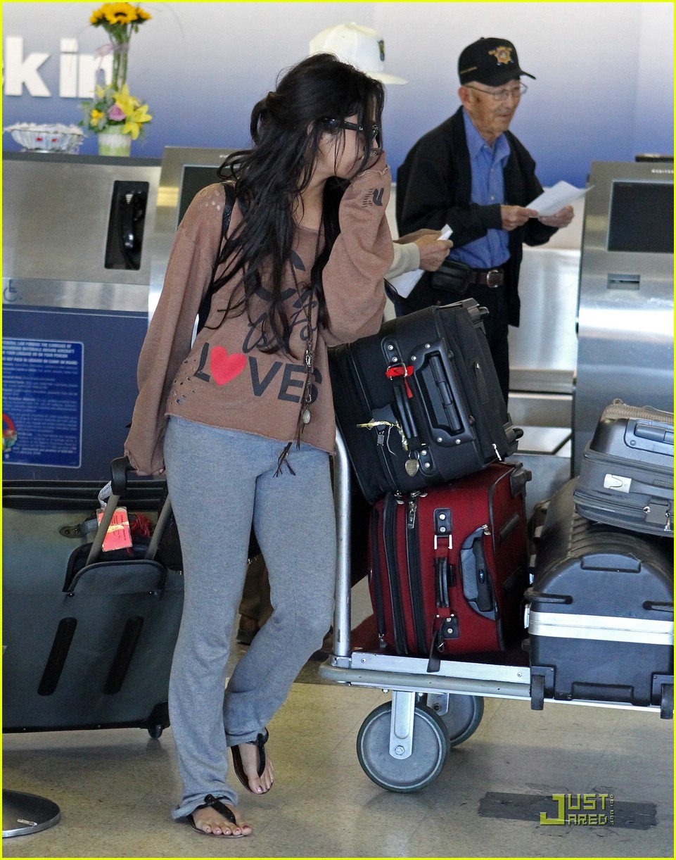 Full Sized Photo of vanessa hudgens lax brown sweater 09 | Vanessa