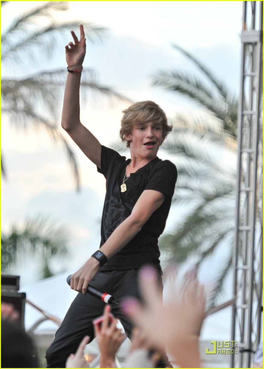 Full Sized Photo Of Cody Simpson Jingle Ball Y100 01 Cody Simpson All Day At Y100 Jingle 