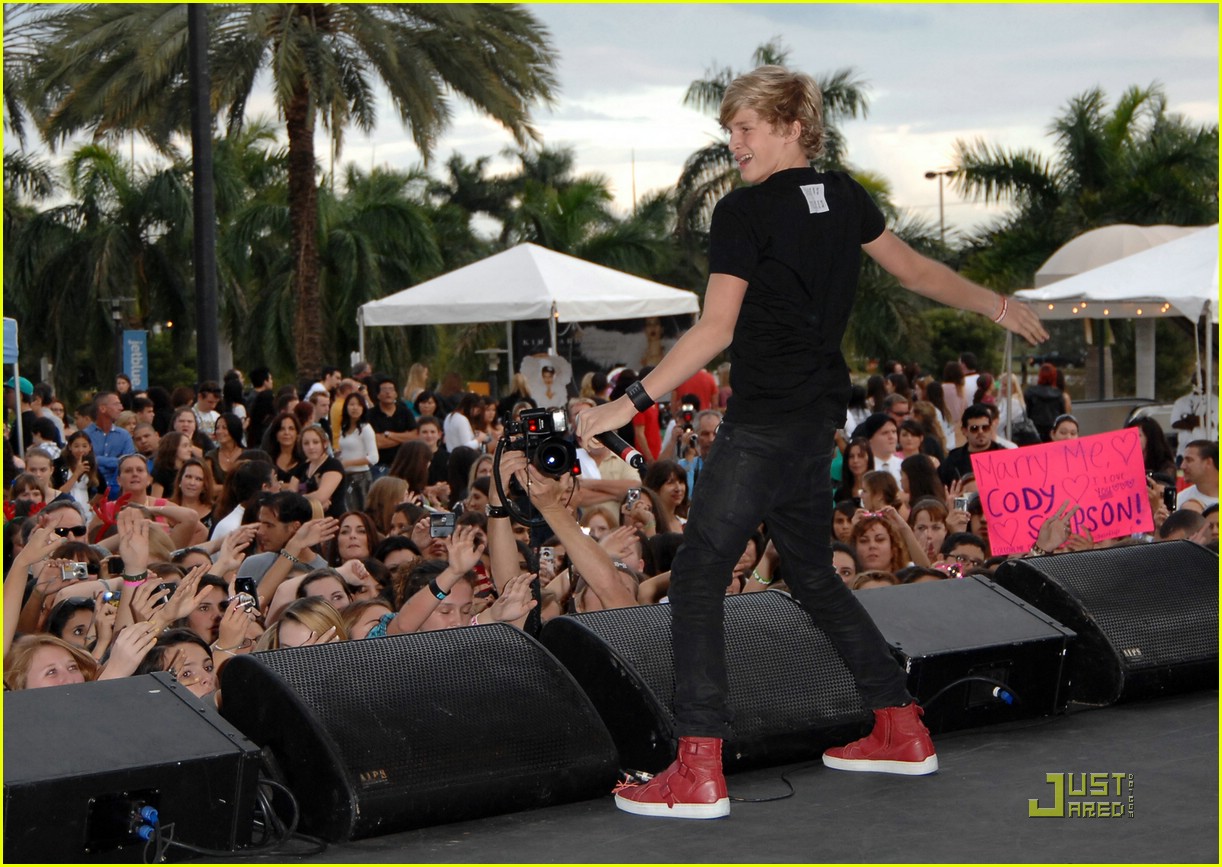 Full Sized Photo Of Cody Simpson Jingle Ball Y100 08 Cody Simpson All Day At Y100 Jingle 