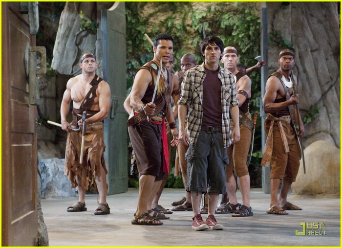 Doc Shaw is a Viking King! | Photo 398178 - Photo Gallery | Just Jared Jr.