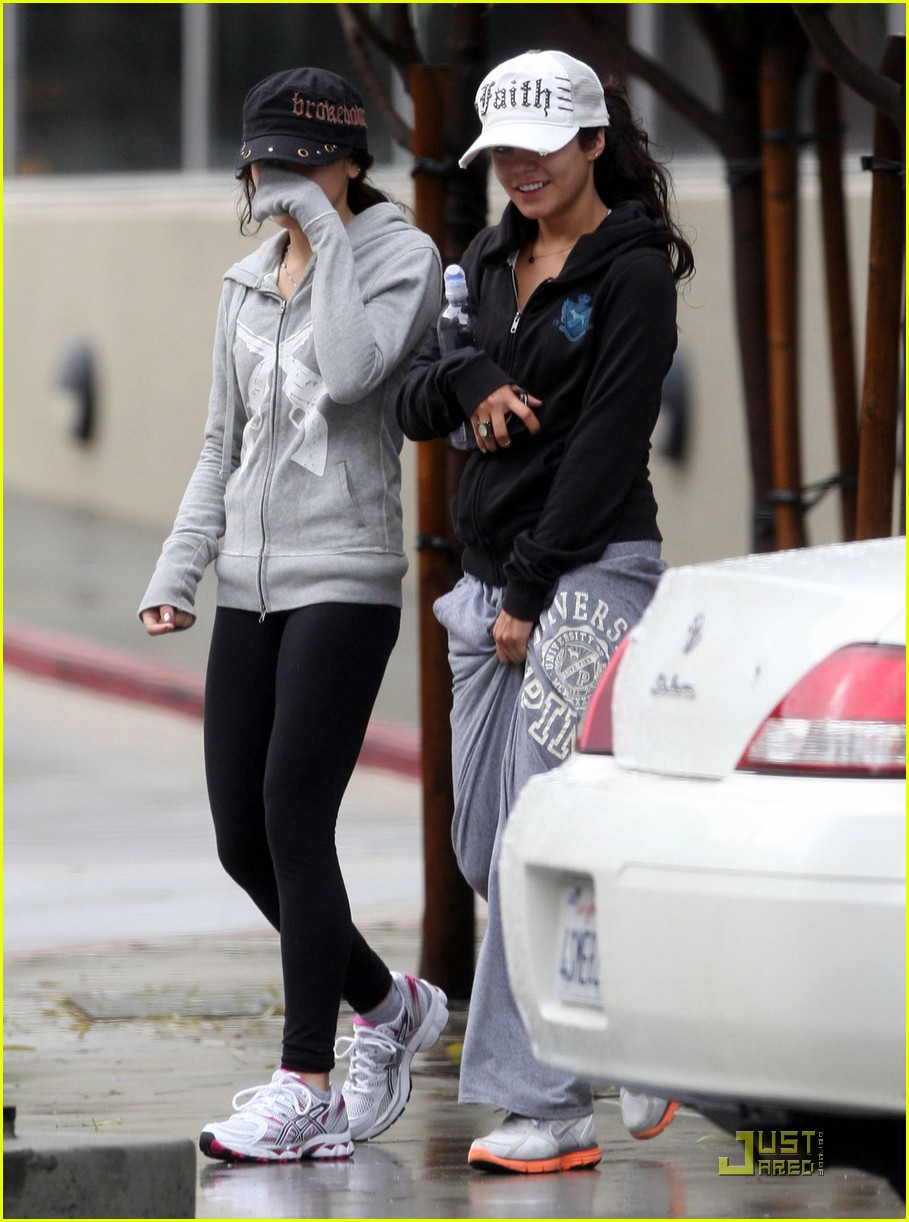 Full Sized Photo of vanessa hudgens gym 06 | Vanessa Hudgens Has Faith