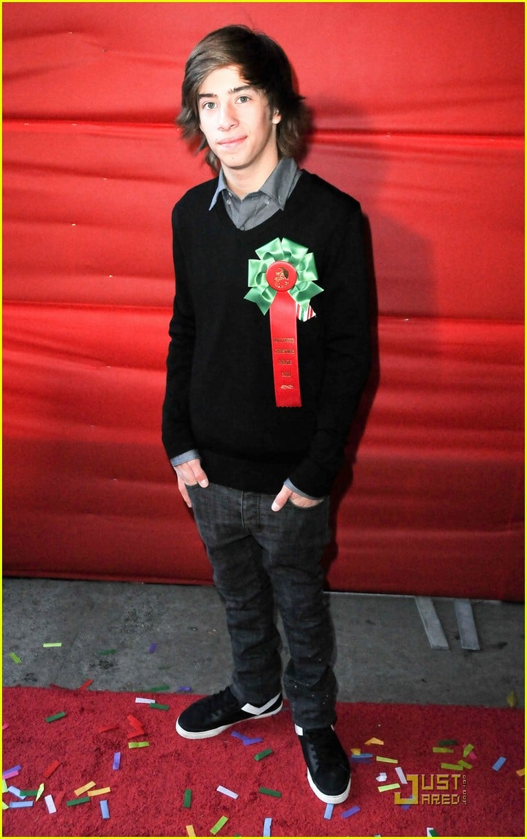 Full Sized Photo Of Jason Dolley Christmas Parade 06 Jason Dolley Hollywood Christmas Parade 9518