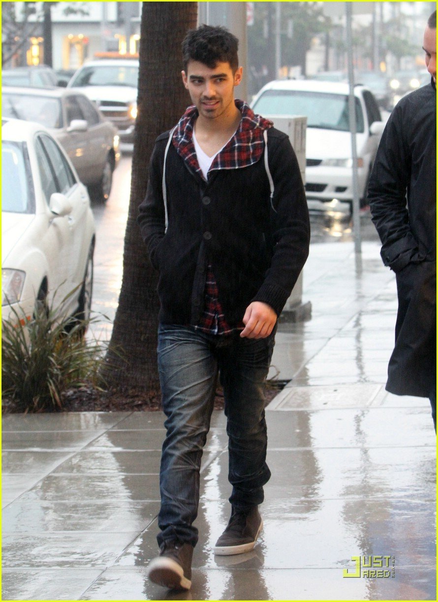 Joe Jonas: Rain, Rain, Go Away | Photo 398357 - Photo Gallery | Just ...