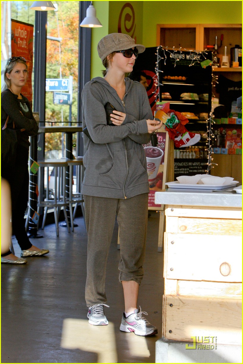 Full Sized Photo of julianne hough jamba juice gym 19 Julianne Hough