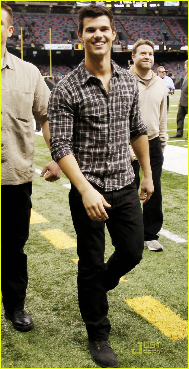 New Orleans Saints on X: Taylor Lautner at the Saints-Chargers game More  fan photos:  #NOvsSD #Saints50   / X