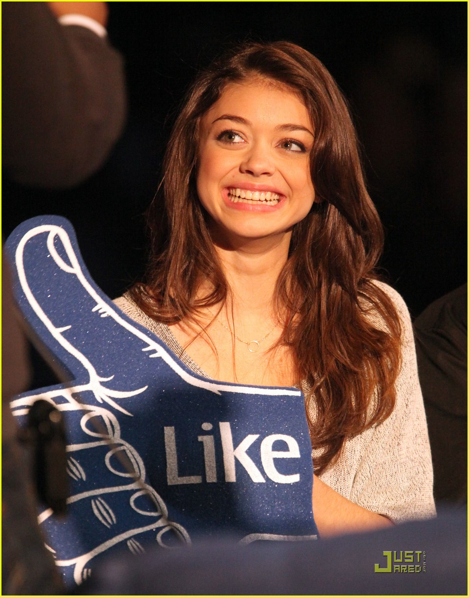 Sarah Hyland 'Likes' the Jingle Ball | Photo 396535 - Photo Gallery