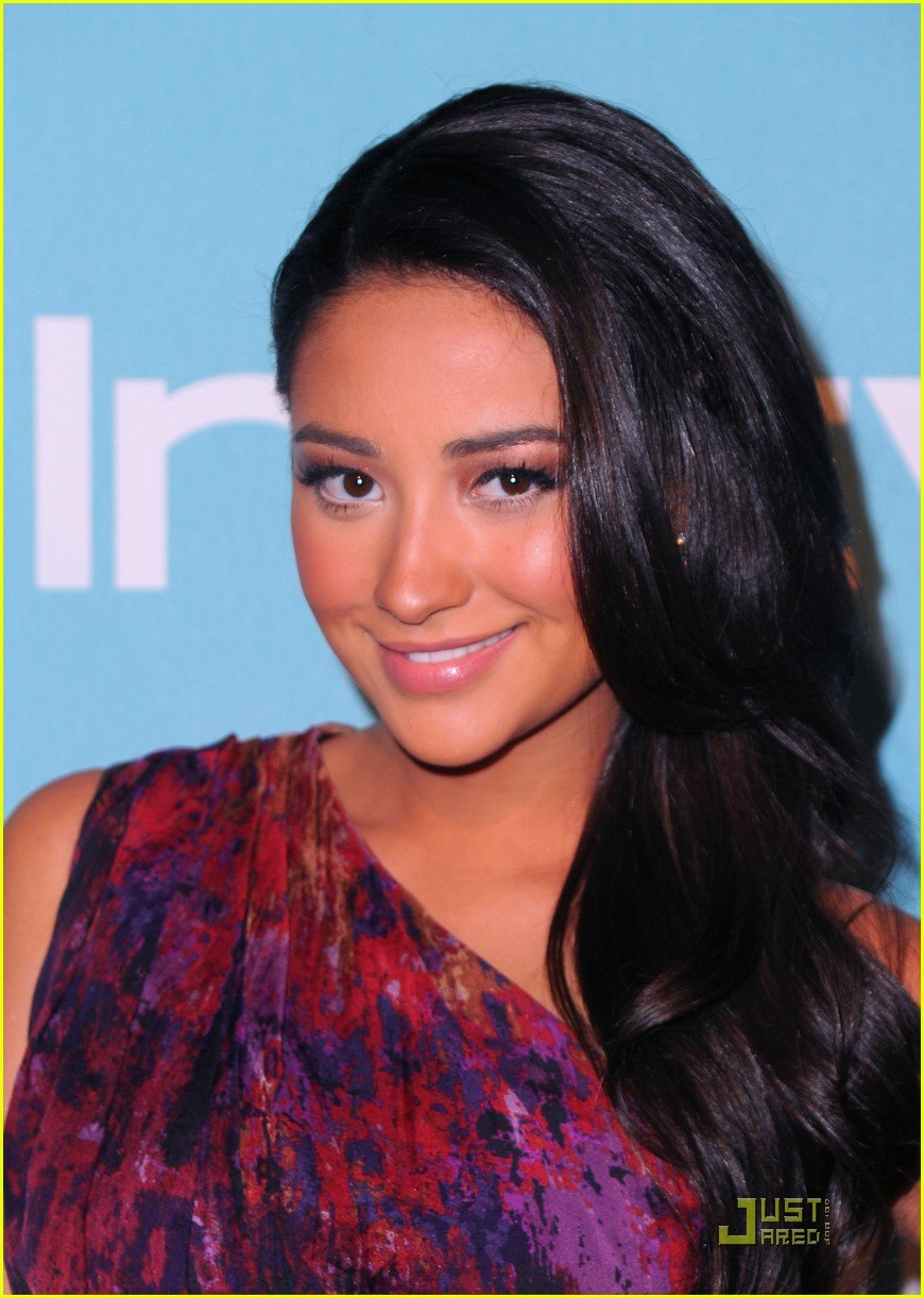 Full Sized Photo of shay mitchell super canadian 01 | Shay Mitchell is ...