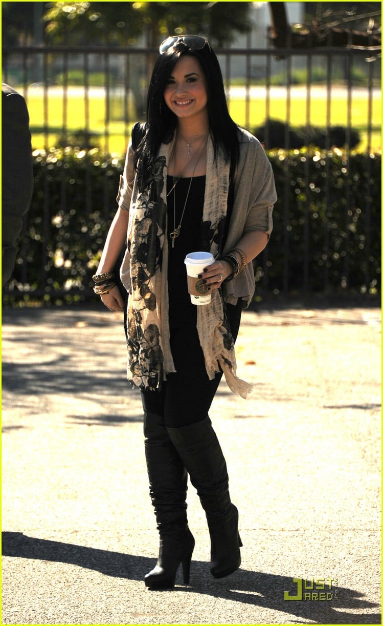 Full Sized Photo of demi lovato leaves treatment 07 | Demi Lovato