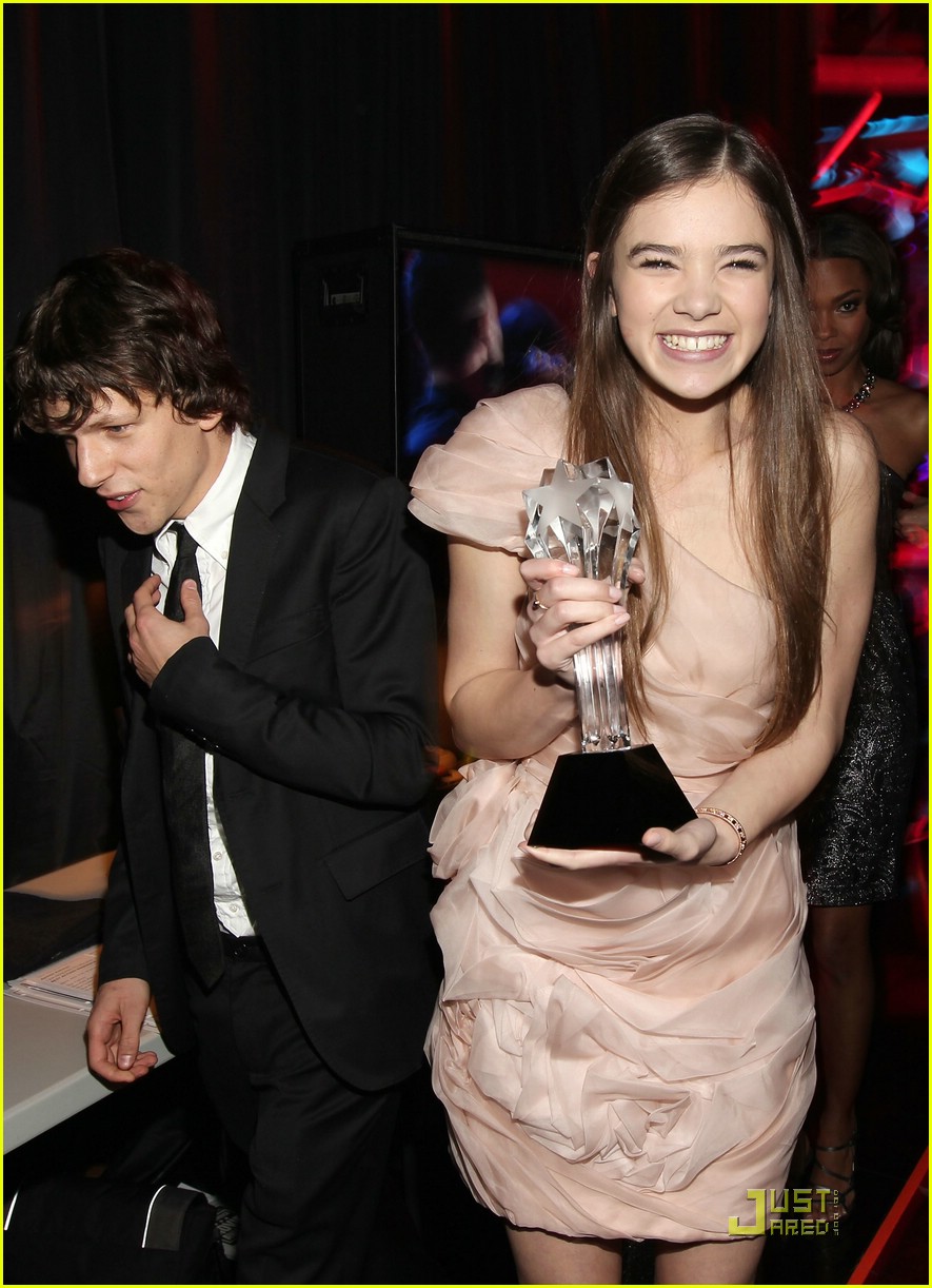 Full Sized Photo of hailee steinfeld critics choice afi awards 22 ...