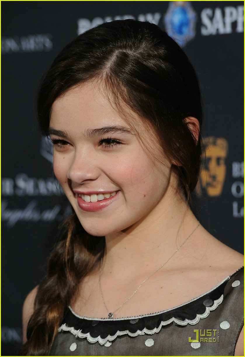 Full Sized Photo of hailee steinfeld golden globes 14 | Hailee