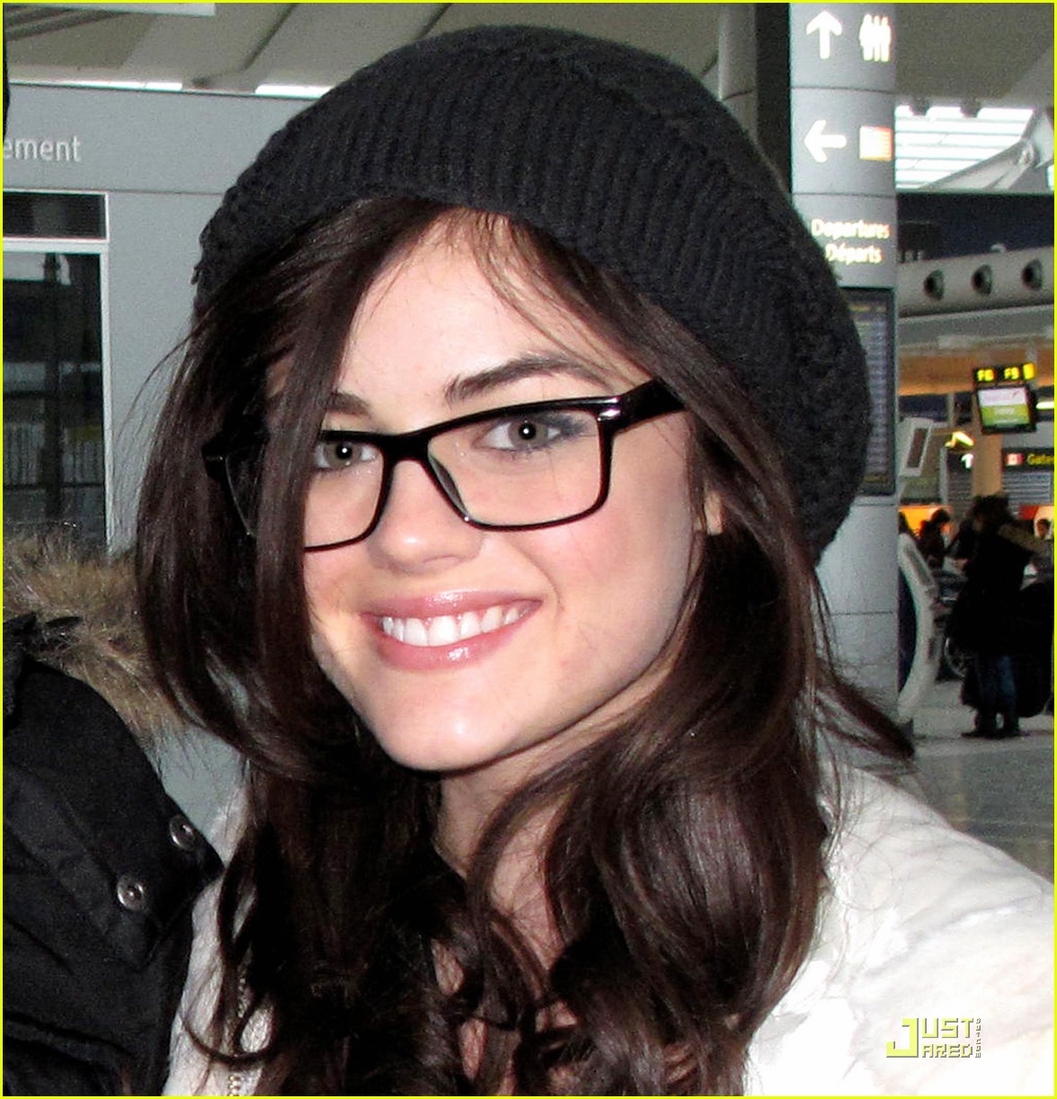 lucy hale toronto airport 01