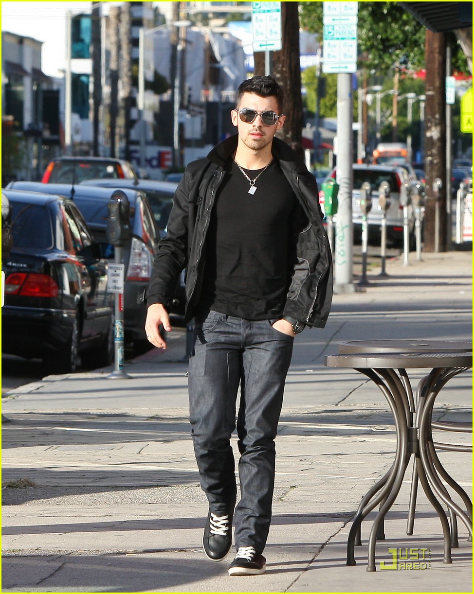 Joe Jonas Gets Real Food Daily | Photo 400491 - Photo Gallery | Just ...