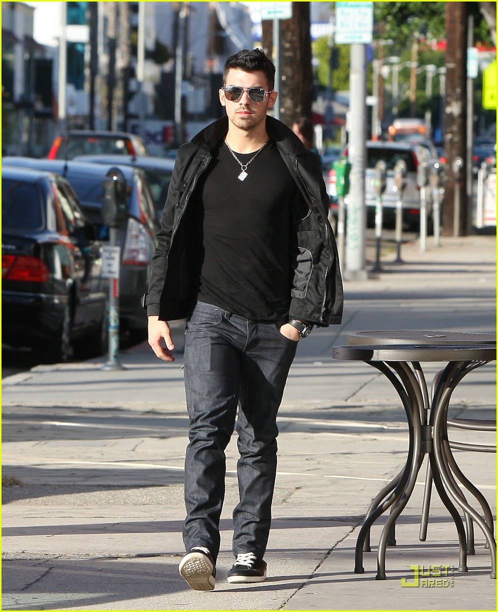 Joe Jonas Gets Real Food Daily | Photo 400494 - Photo Gallery | Just ...