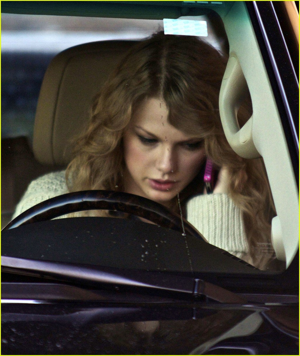 Swift driving. Знаменитости истории. Taylor Swift is Driving. Taylor Swift Getaway car. Taylor Swift all too well.