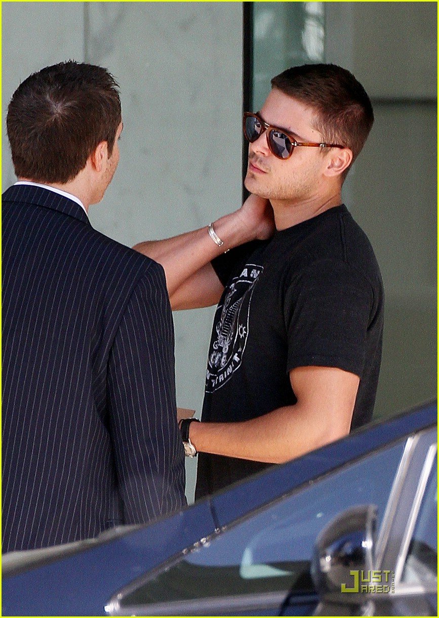 zac-efron-caa-cool-photo-400151-photo-gallery-just-jared-jr