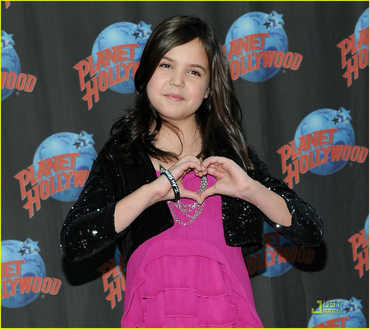 Bailee Madison 'Just Goes With It' at Planet Hollywood | Photo 403433 ...