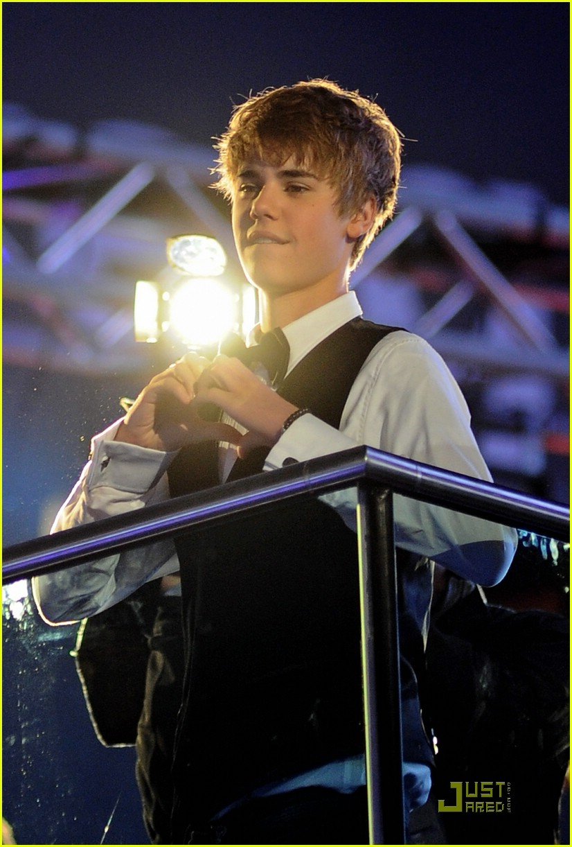 Bieber to Premiere 'Never Say Never' Acoustic Video During World