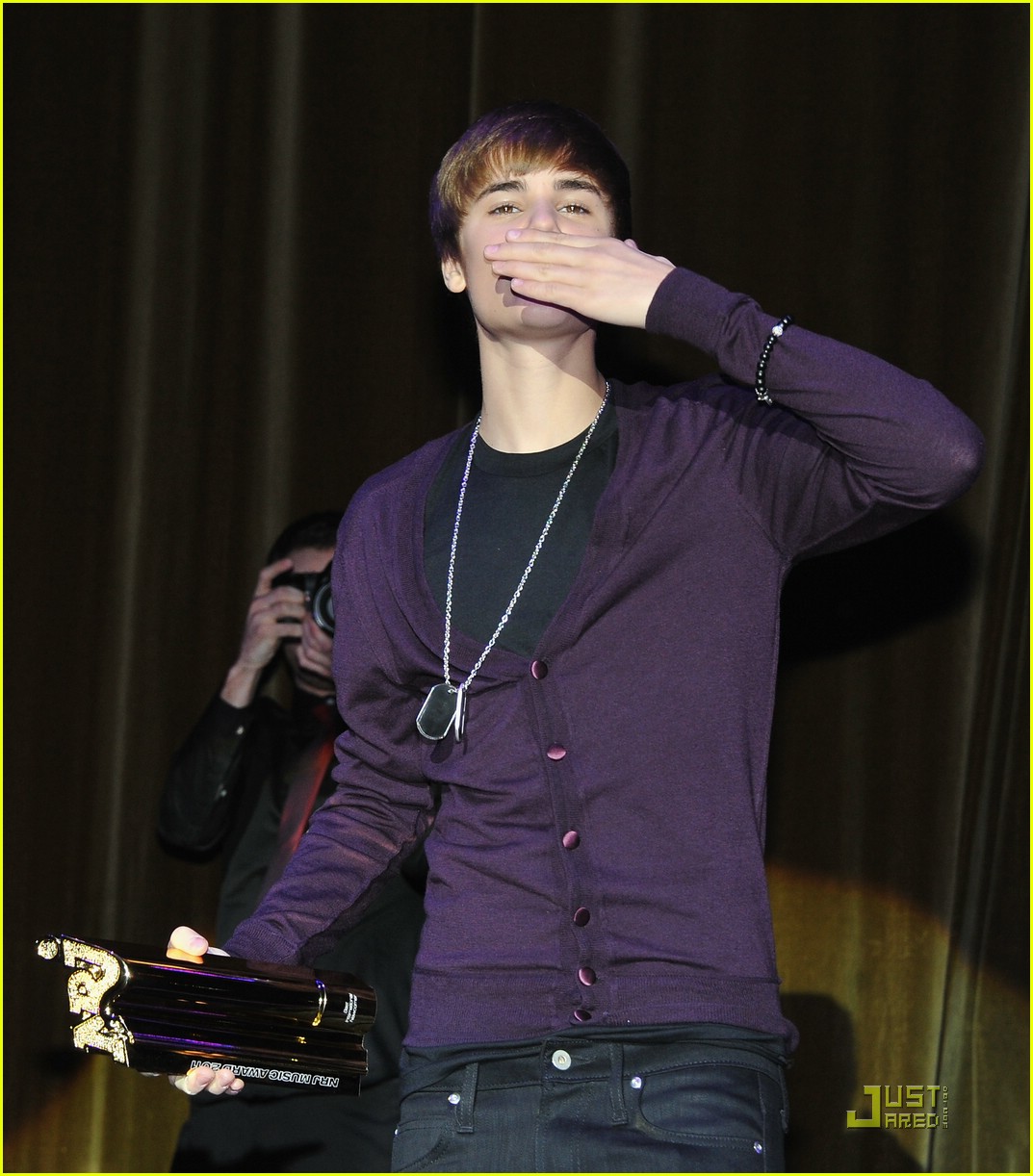 Full Sized Photo of justin bieber purple paris 12 Justin Bieber