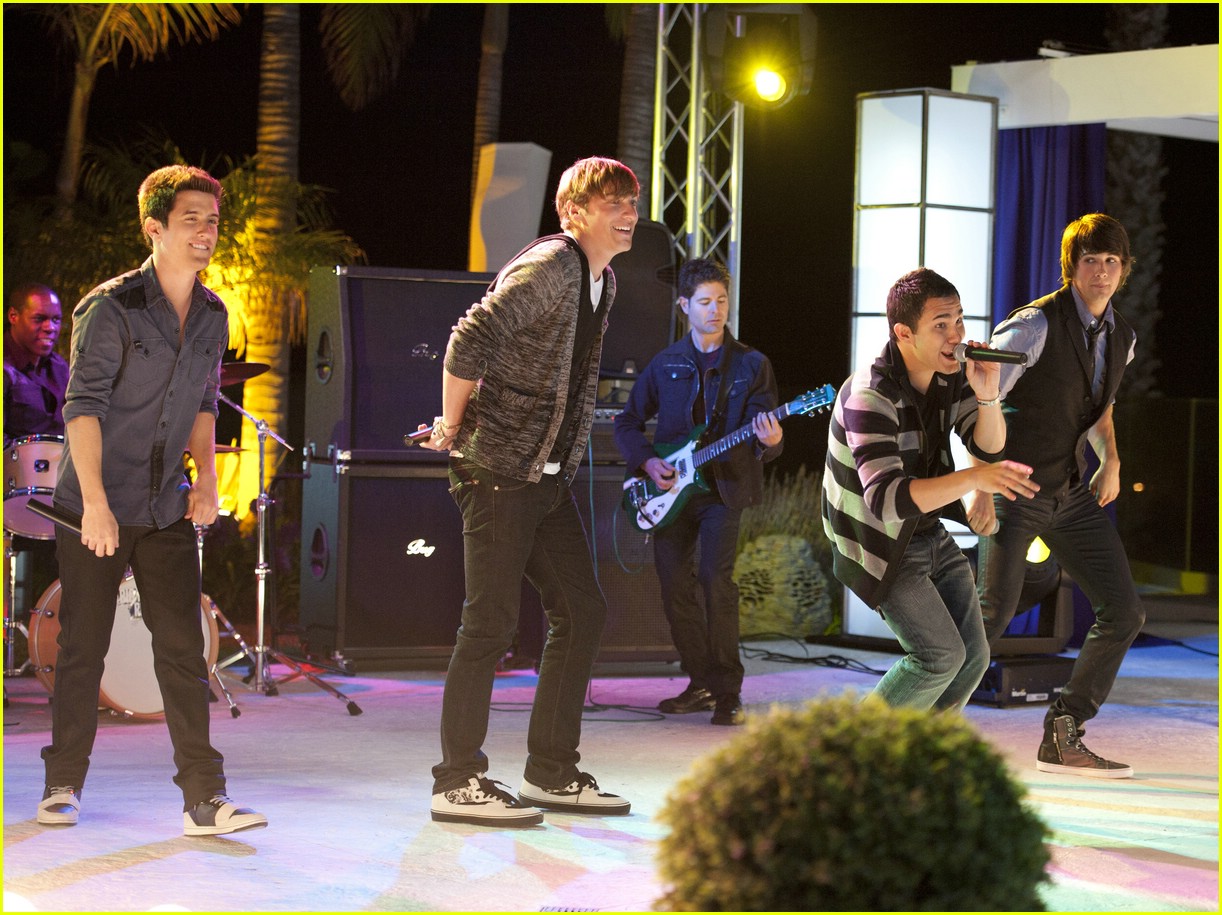 Big Time Rush Beach Party with Russell Brand Tonight! Photo 405839